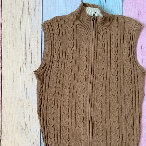 Women’s silk and cotton Tan Cable Knit zip up Sweater Vest - Picture 3 of 8